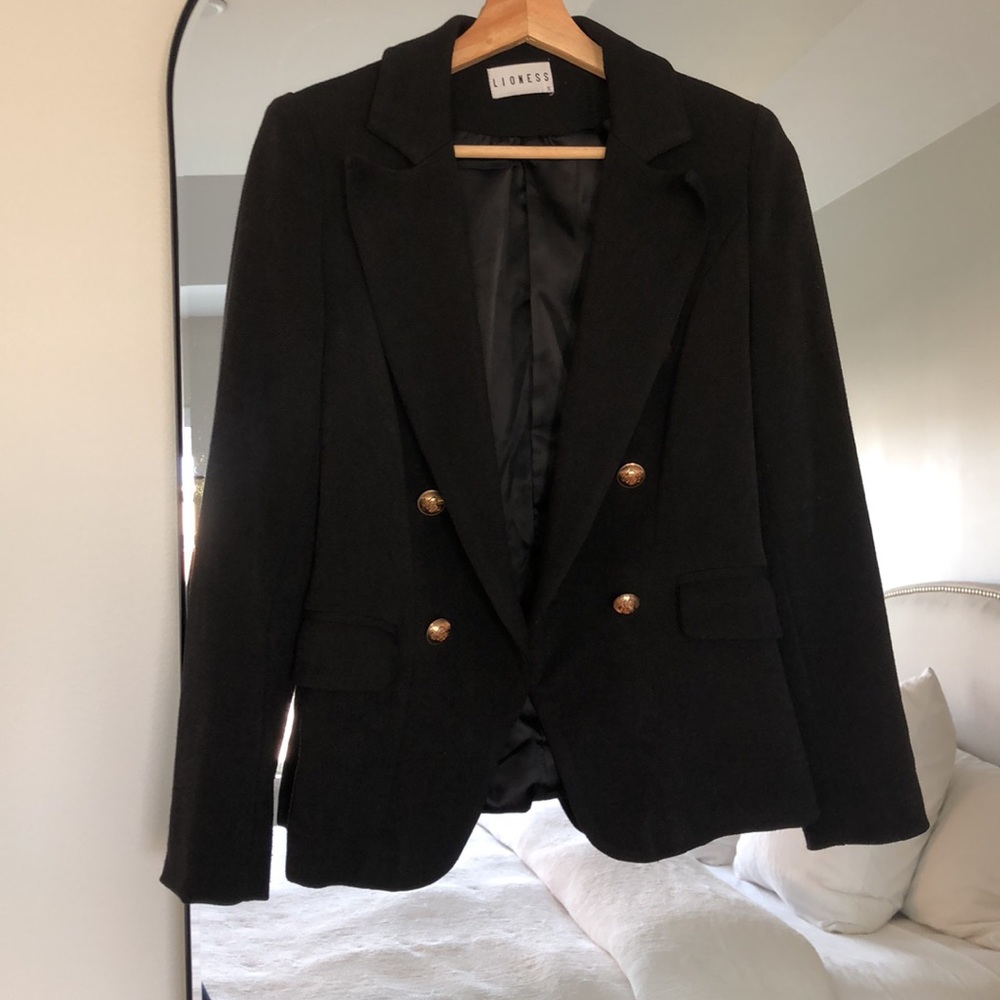 Lioness black blazer